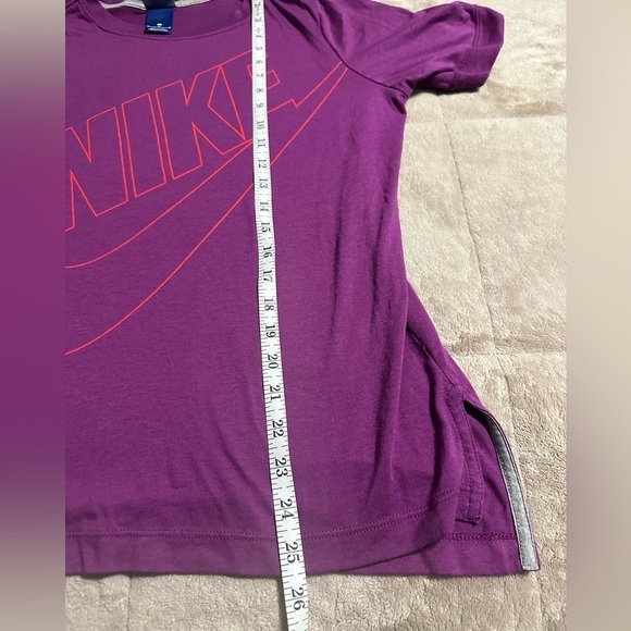 Nike T-shirt Women’s Size Medium Purple Pink - Picture 2 of 4